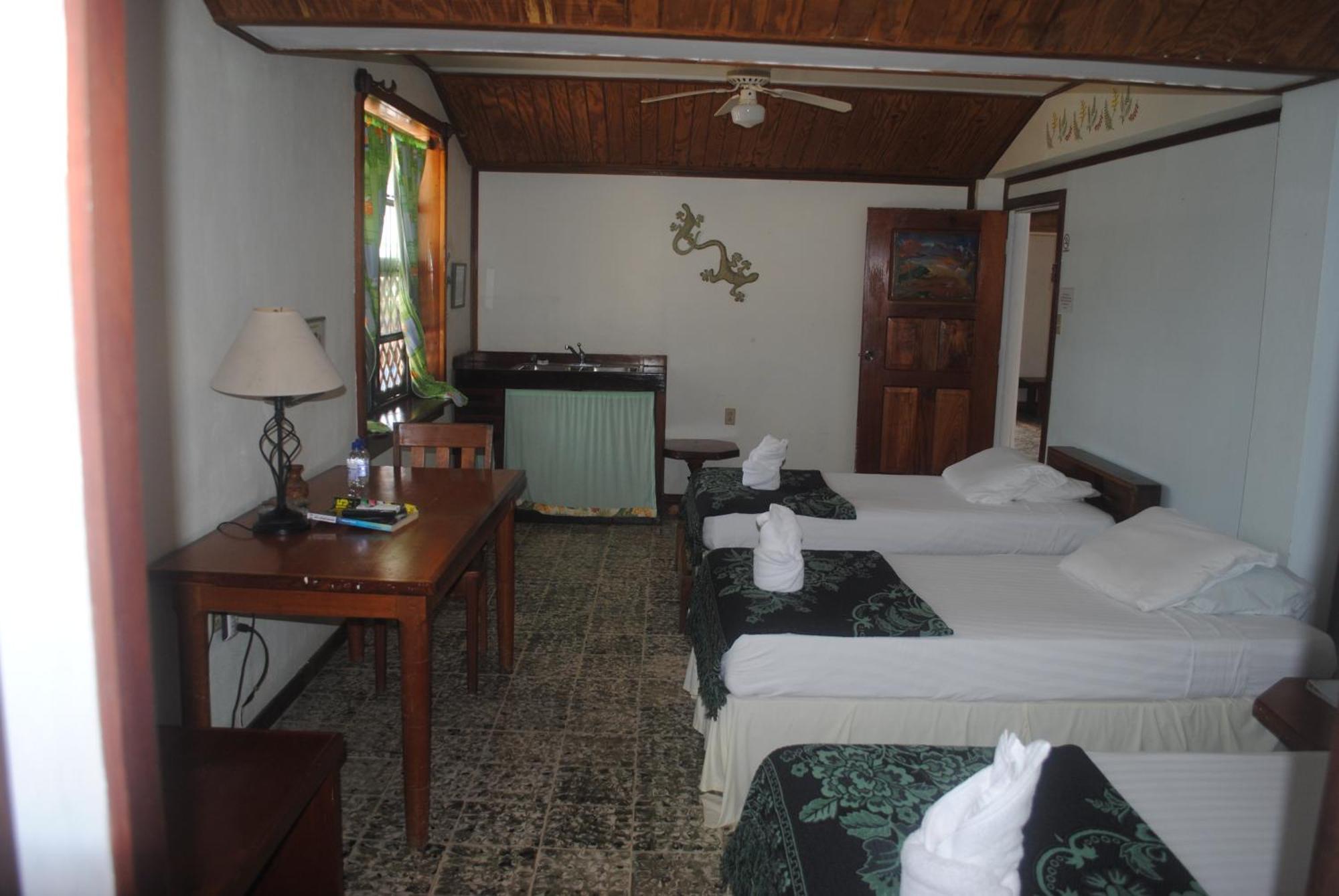 The Sea Front Inn بونتا غوردا الغرفة الصورة